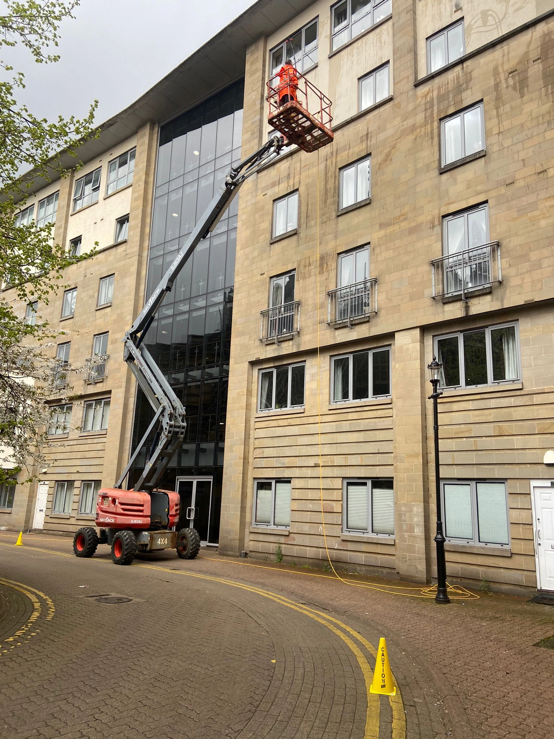 Window frame cleaning example 4